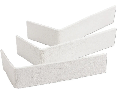 Drie witte hoekprofielen van gips