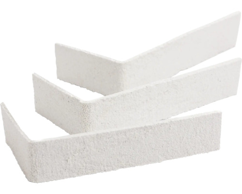 Drie hoekstenen van beton