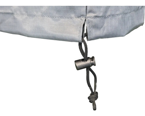 Detailopname van een beschermhoes met trekkoord voor tuinmeubelen