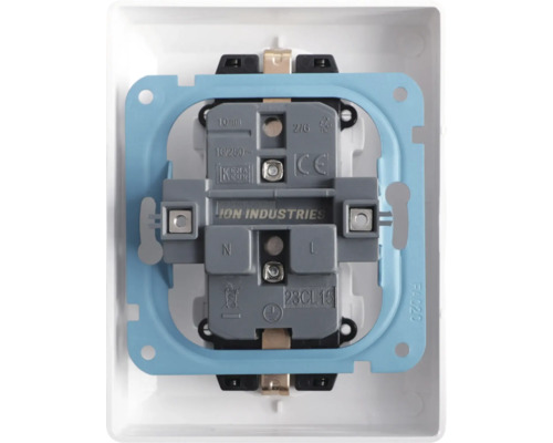 Detailaanzicht van een schakelaar met zichtbare aansluitingen voor de elektrische installatie