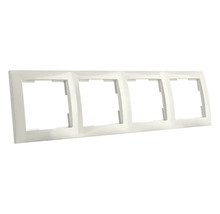 Vierdubbel frame voor schakelaars en stopcontacten