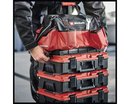 Man draagt Einhell E-Case System gereedschapskoffer en gereedschapstas