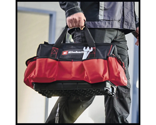 Ambachtsman draagt een gereedschapstas van Einhell