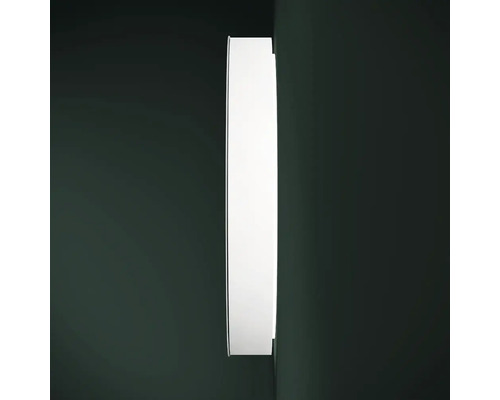 Witte led-wandlamp aan de muur gemonteerd