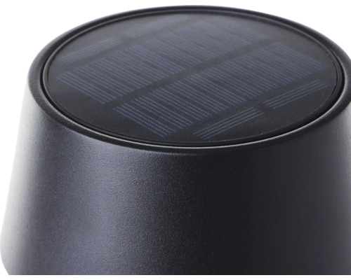 Close-up van een solarlamp met zonnepaneel