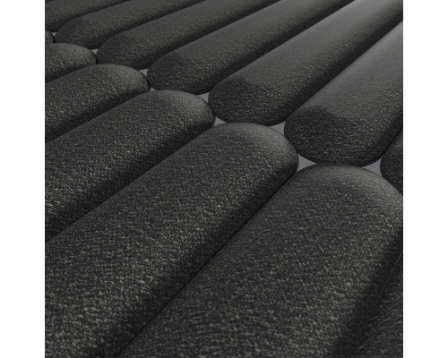 Close-up van een zwarte deurmat met ribbelprofiel