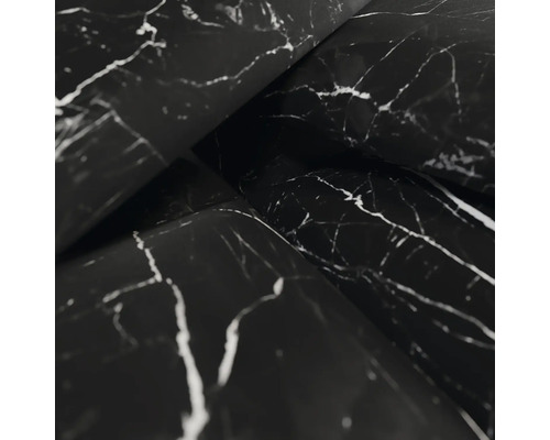 Close-up van rollen zelfklevende meubelfolie met marmerlook