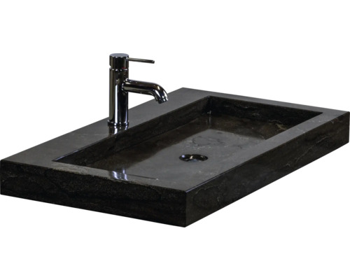 Wastafel van steen met kraan