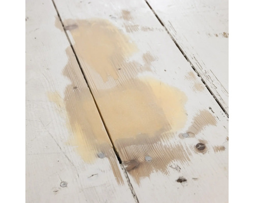 Houten vloer met gerepareerde plekken