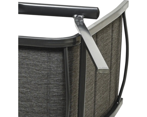 Detailopname van een stoel met stoffen bekleding en metalen frame