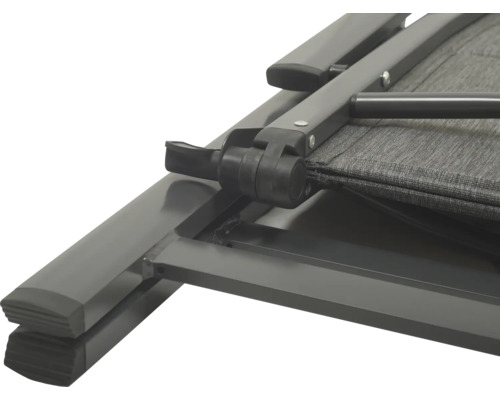 Gedetailleerd zicht op een inklapmechanisme op een ligstoel