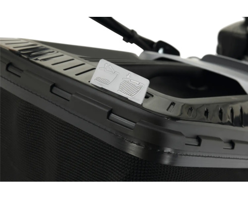 Detailopname van een grasmaaier met opvangzak