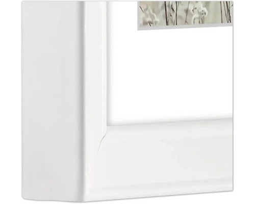 Detailopname van een wit raamkozijn