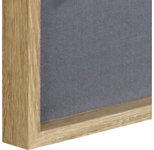Detailweergave van een prikbord met houten frame en stoffen oppervlak