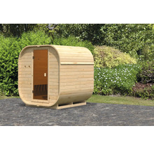 Houten sauna in vatvorm met glazen deur voor buiten