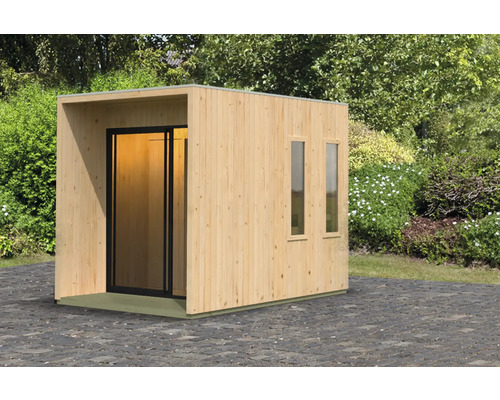 Houten tuinhuis met schuifdeur en ramen in de tuin