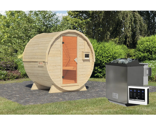 Houten barrel sauna met kachel en bediening in de tuin.