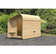Houten sauna met glazen deur in de tuin