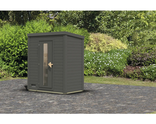 Houten buitensauna met glazen deur in de tuin