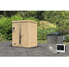 Houten buitensauna met saunakachel en bediening in de tuin