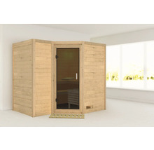 Hoeksauna met glazen deur en houten bekleding in een lichte ruimte.