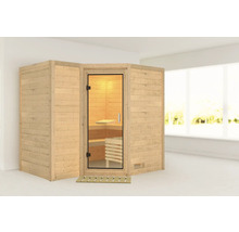 Houten sauna met glazen deur en interieur in een lichte ruimte