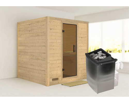 Houten sauna met saunakachel in de kamer