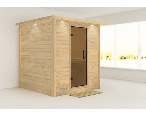Houten sauna met glazen deur en houten mat