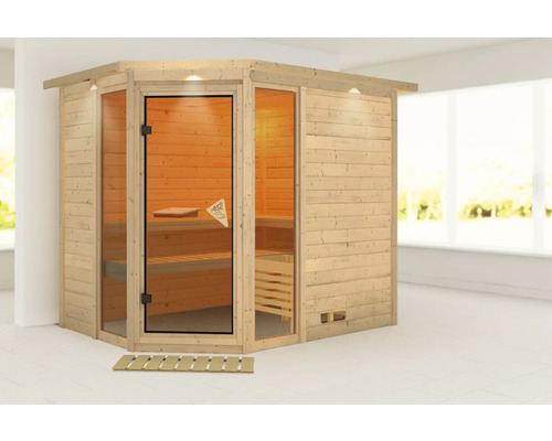 Houten sauna met glazen deur en houten banken aan de binnenkant.