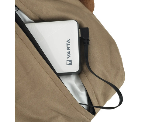 Varta logo op powerbank in jaszak