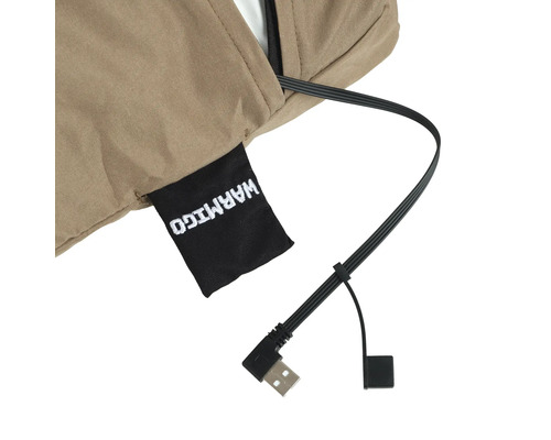 Detailopname van een verwarmde jas met USB-aansluiting en Warmigo-logo