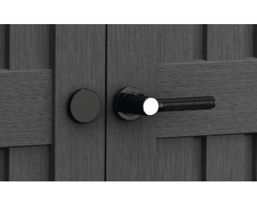 Deurbeslag met deurkruk op houten deur