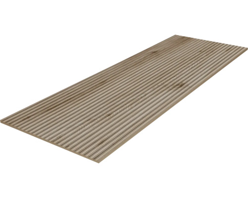 Houten terrasplank met een geribbeld oppervlak
