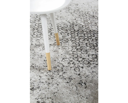 Decoratief tapijt met tafel