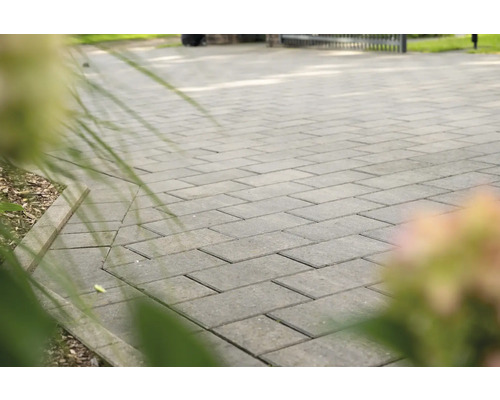 Straatstenen op een terras of een tuinpad