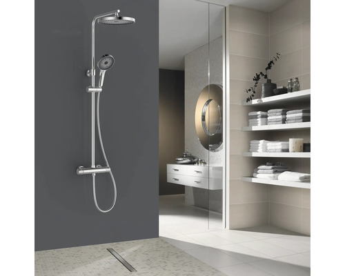 Doucheset met hoofd- en handdouche in de badkamer