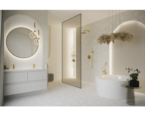 Lichte badkamer met wastafel, spiegel, douche en bad in modern design