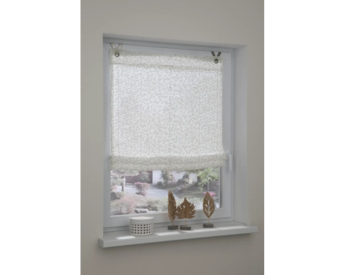 Raam met stoffen rolgordijnen voor decoratie en verduistering