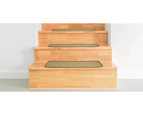 Houten trap met trapmatten