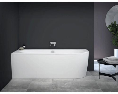 Hoekbad van sanitair acryl in een moderne badkamer