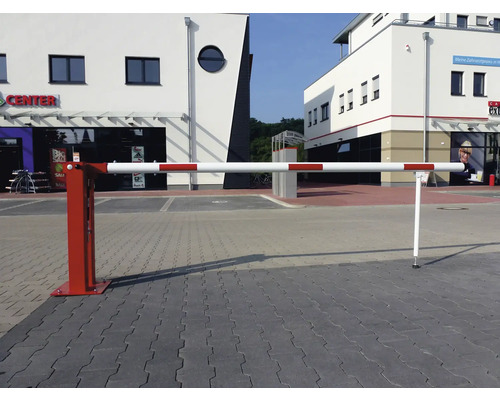 Slagboom voor verkeersregeling op een parkeerplaats