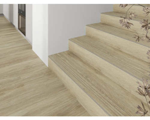 Scène met vloer en trap in houtlook.