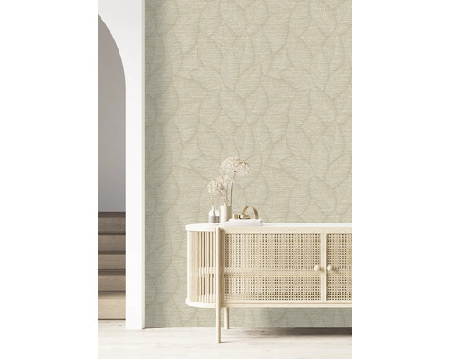 Scene met patroonbehang en dressoir