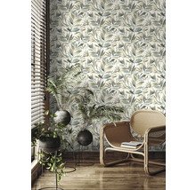 Kamerdecoratie met patroonbehang, planten en fauteuil