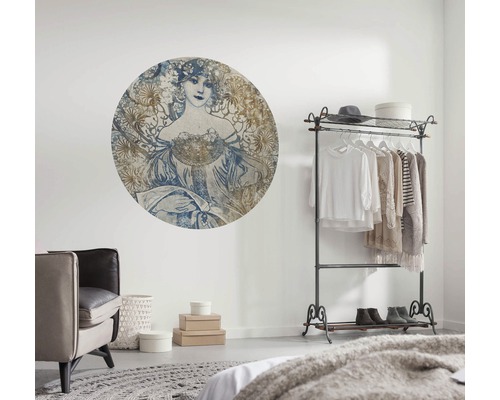 Muursticker met damesmotief in een heldere slaapkamer