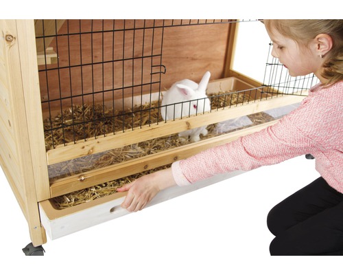 Houten konijnenhok met lade en kind