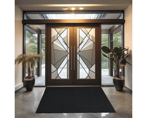 Entree met houten dubbele deur en geometrisch glasdesign