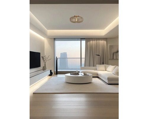 Lichte woonkamer met panoramavenster, bank, salontafel en plafondlamp