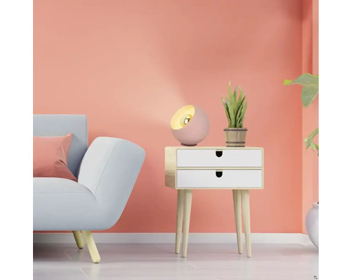 Woonkamerscène met bank, nachtkastje, lamp en kamerplant voor interieurontwerp