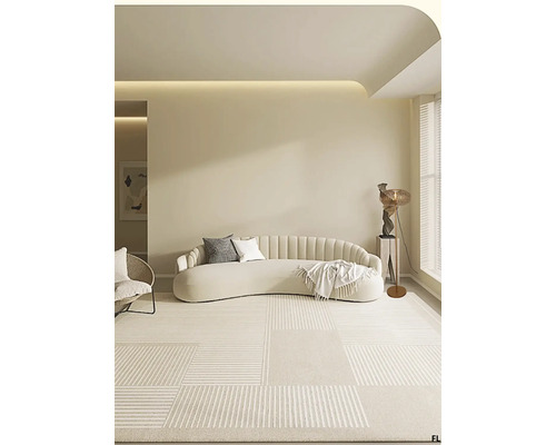 Woonkamer met tapijt, bank en staande lamp